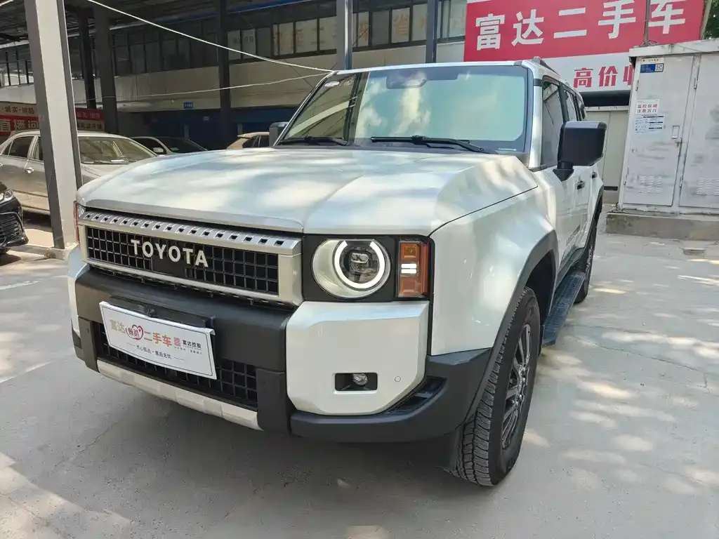 Toyota Prado — фото 1