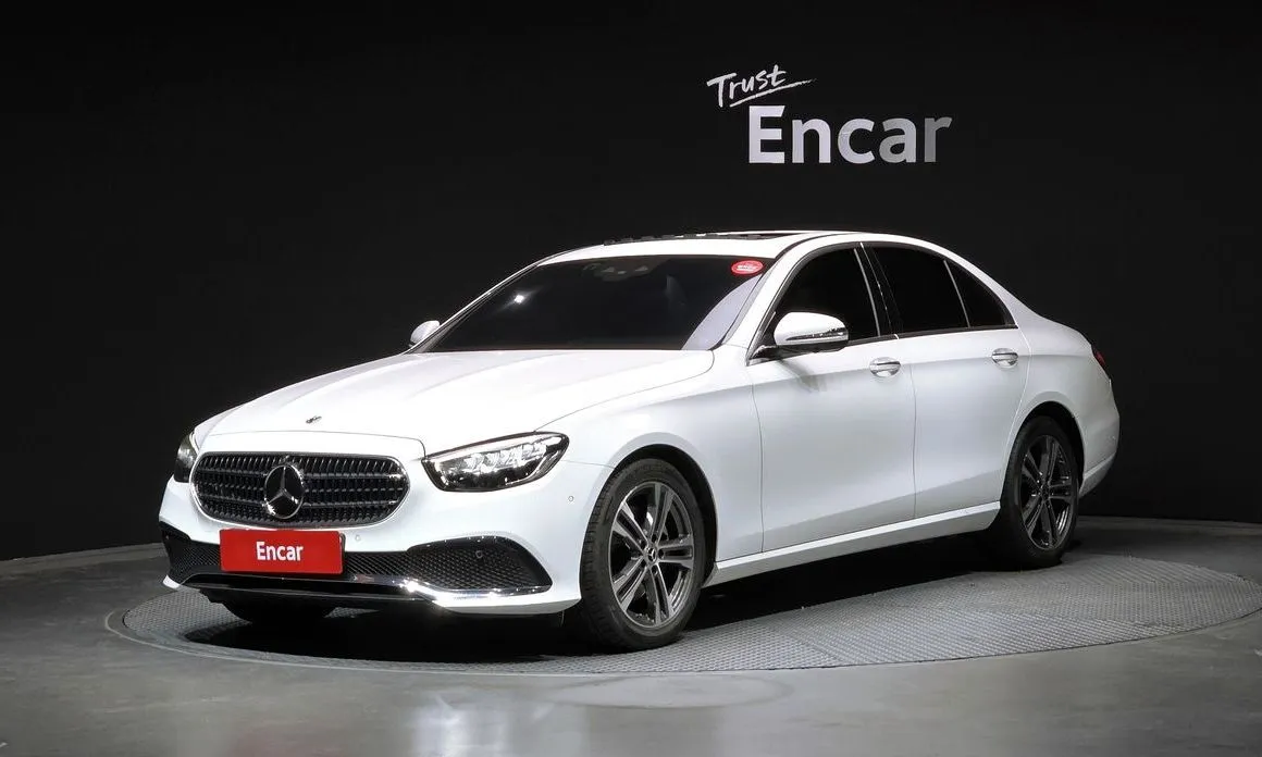 Mercedes-Benz E-Class — фото 1