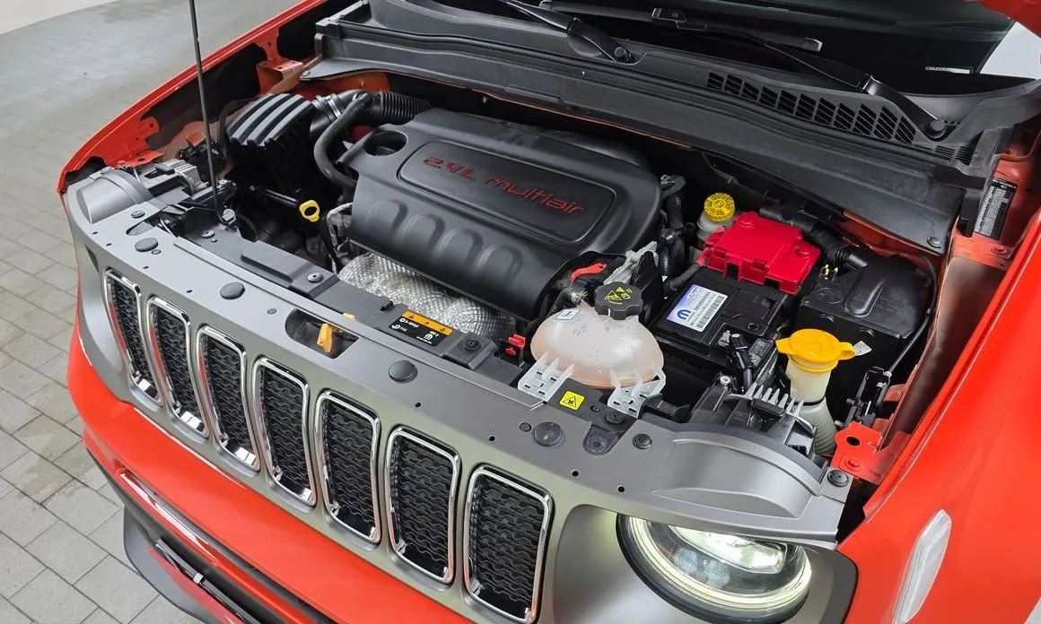 Jeep Renegade — фото 10