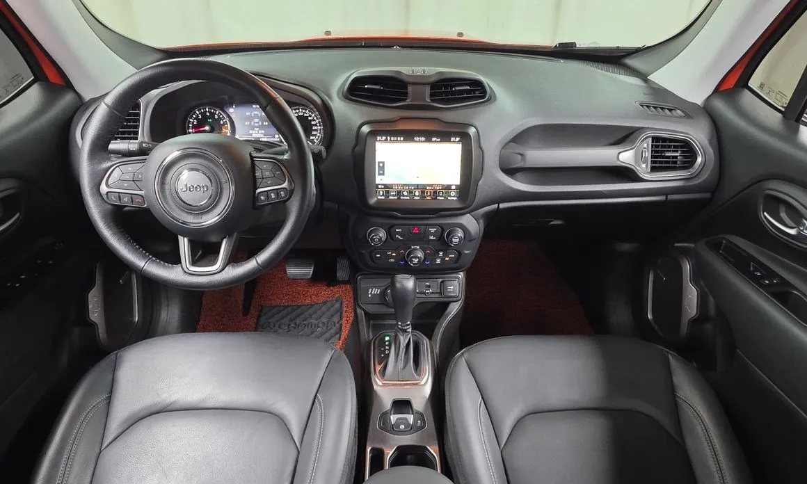 Jeep Renegade — фото 2