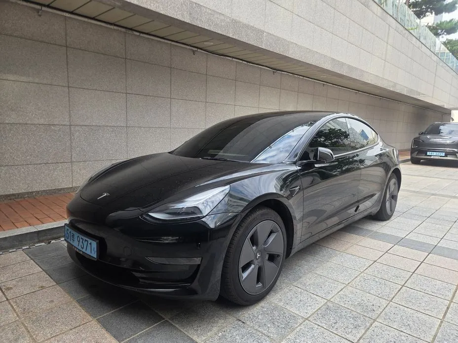 Tesla Model 3 — фото 1