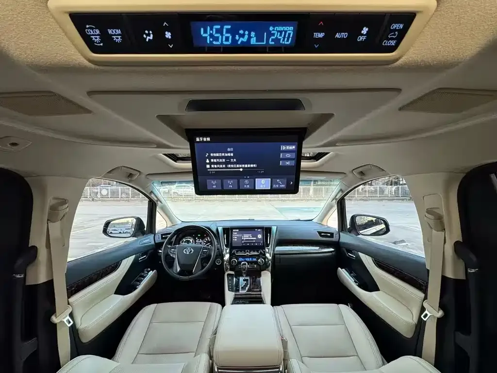 Toyota Alphard — фото 4