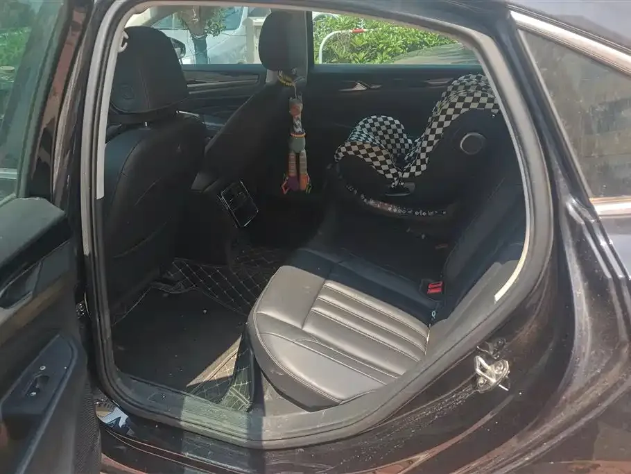 Volkswagen Passat — фото 8