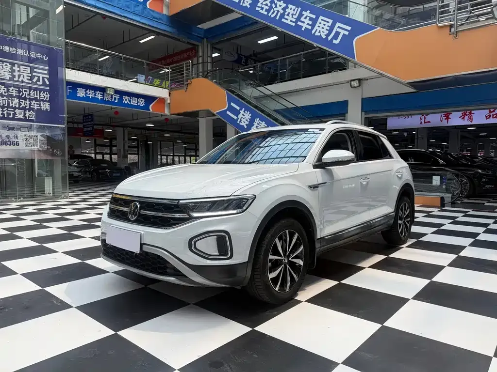 Volkswagen T-Roc — фото 1