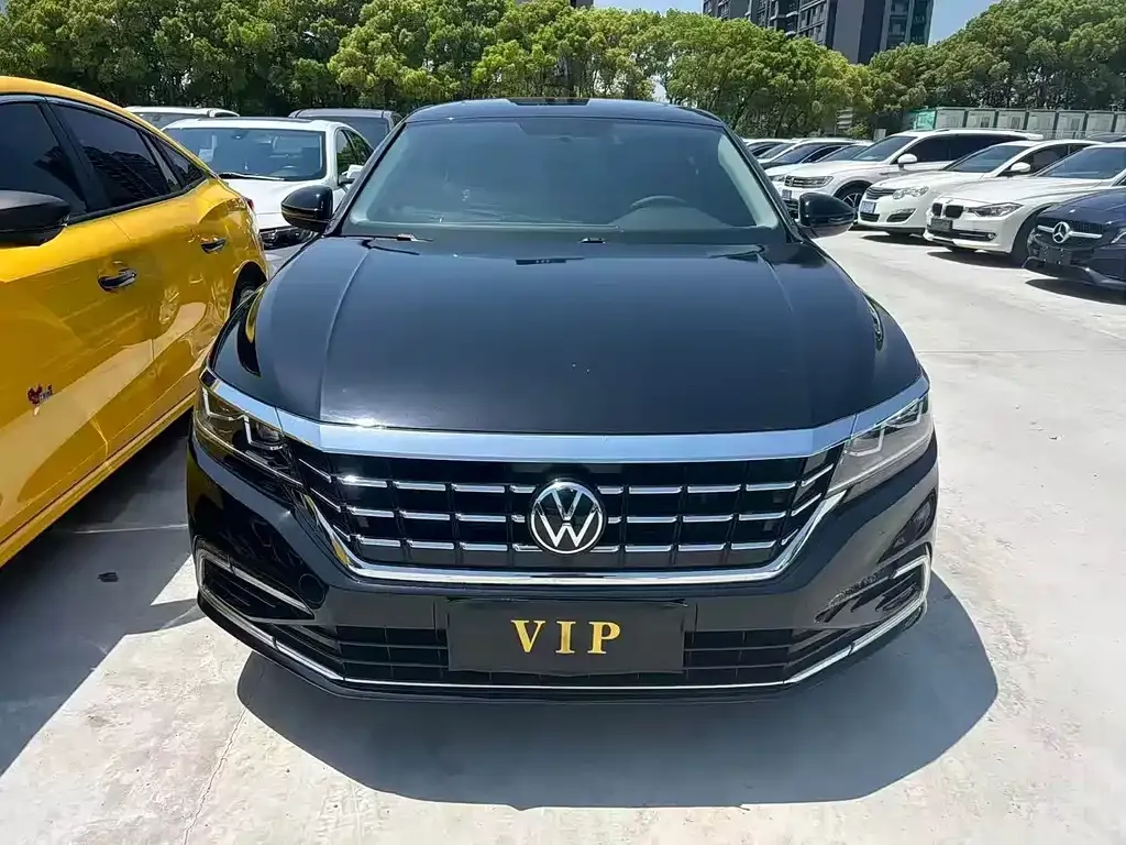 Volkswagen Passat — фото 1