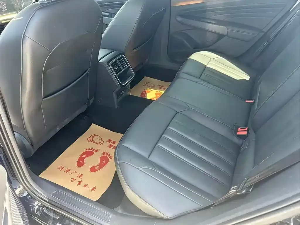 Volkswagen Passat — фото 8