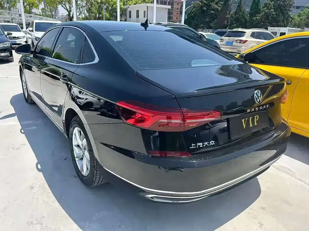 Volkswagen Passat — фото 7