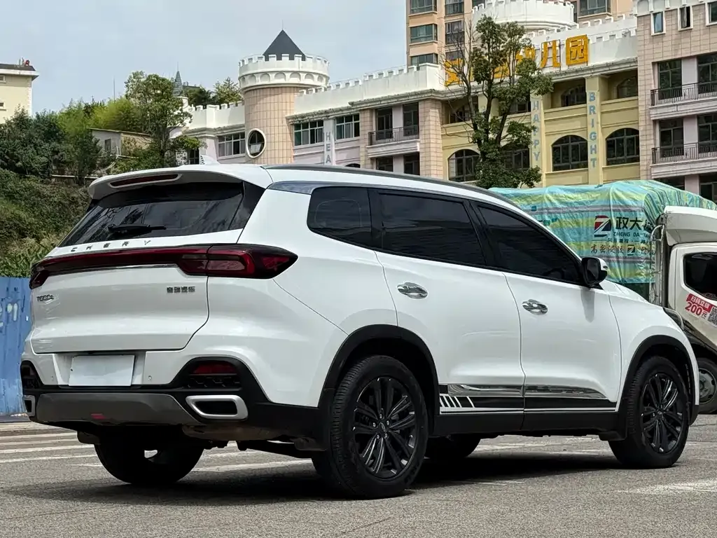 Chery Tiggo 8 — фото 4