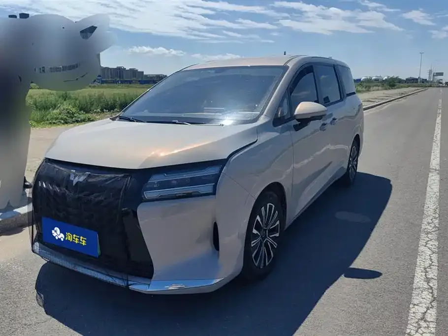 Wuling Starlight 730 New Energy — фото 1
