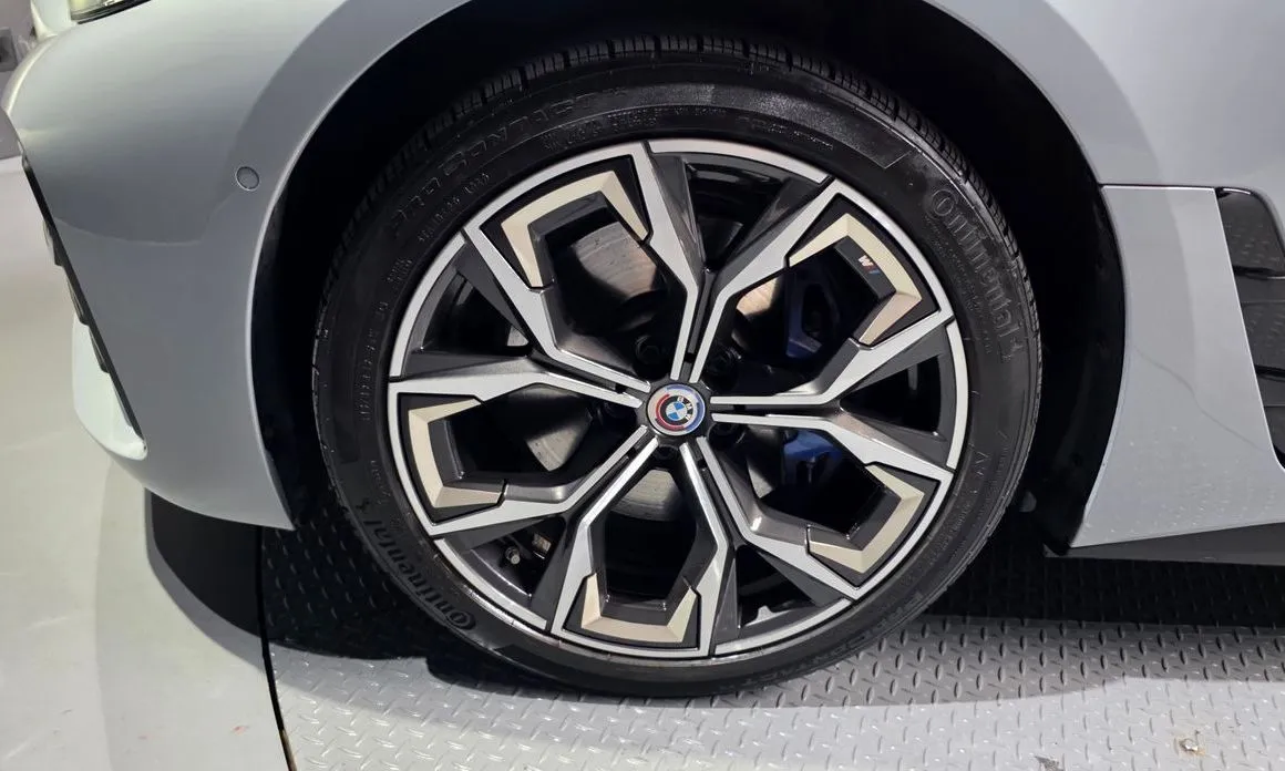 BMW i4 — фото 3