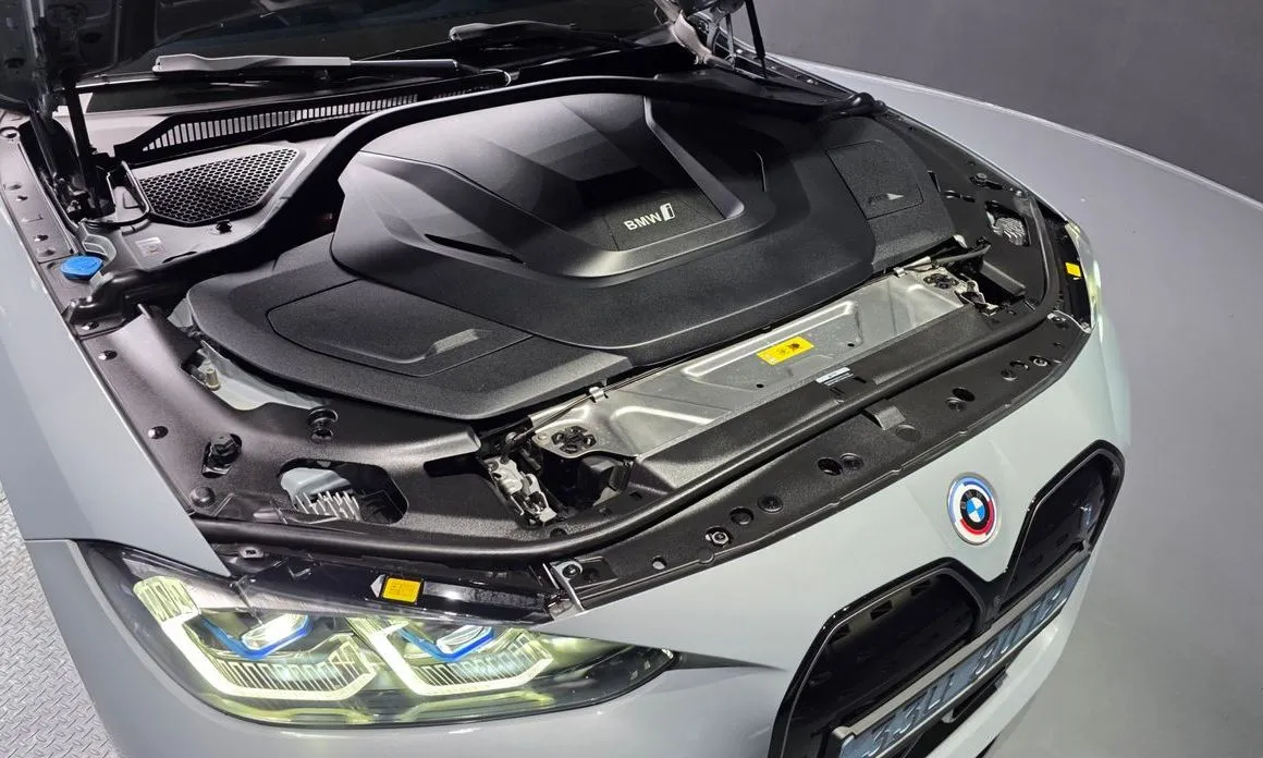 BMW i4 — фото 10