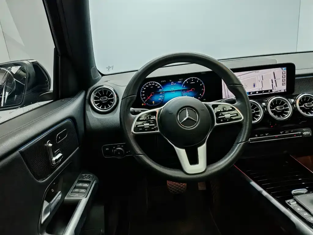Mercedes-Benz GLB — фото 6