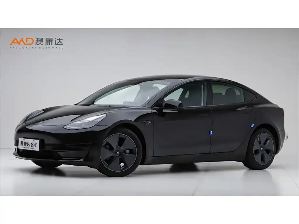 Tesla Model 3 — фото 1