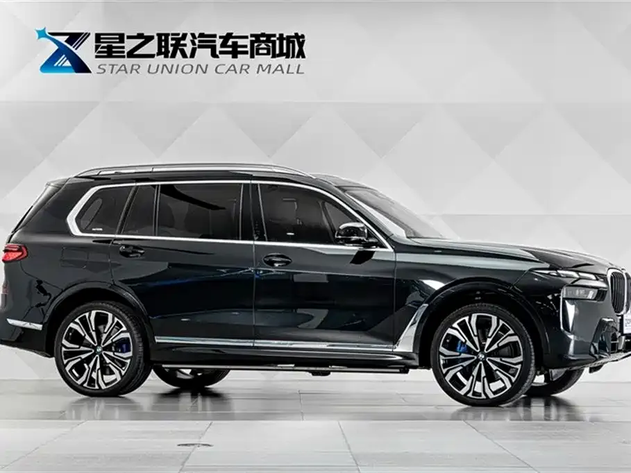 BMW X7 M60i — фото 9