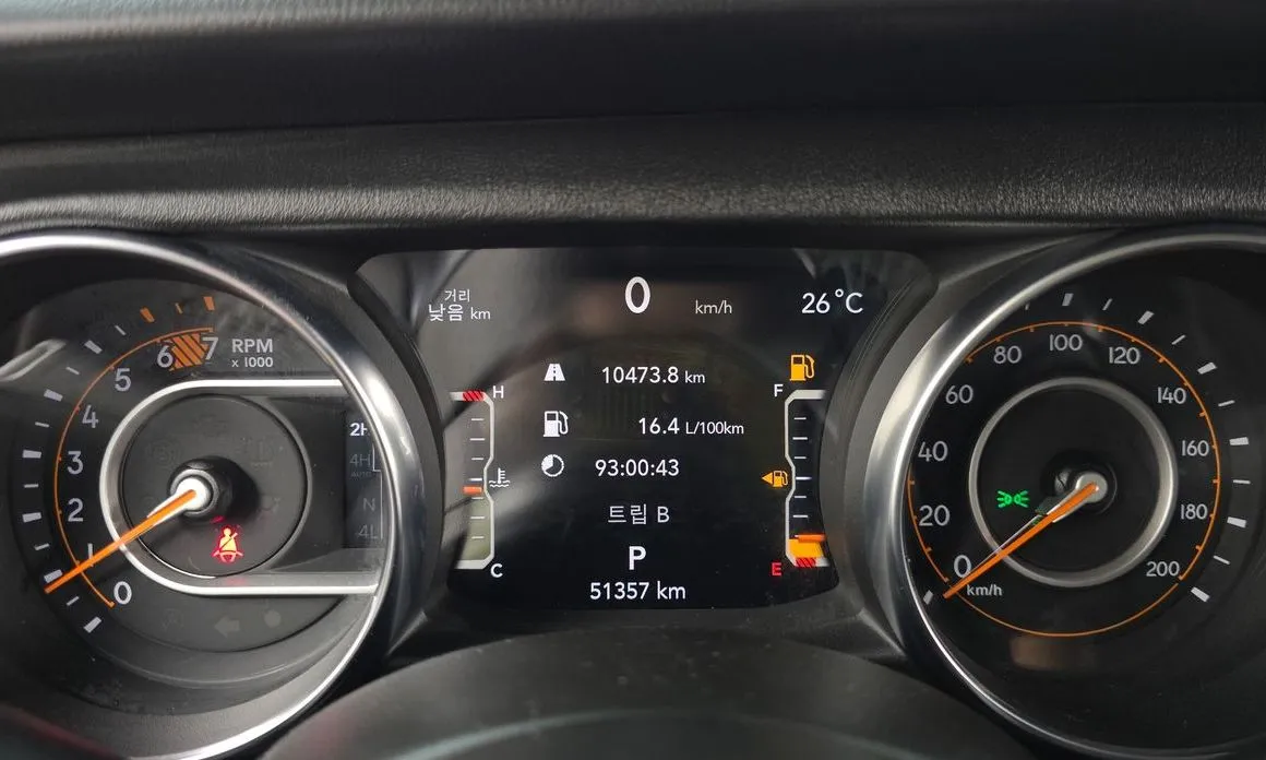 Jeep Wrangler — фото 10