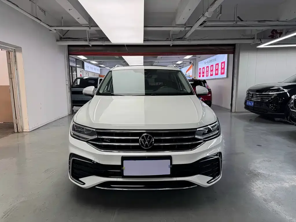 Volkswagen Tiguan L — фото 4