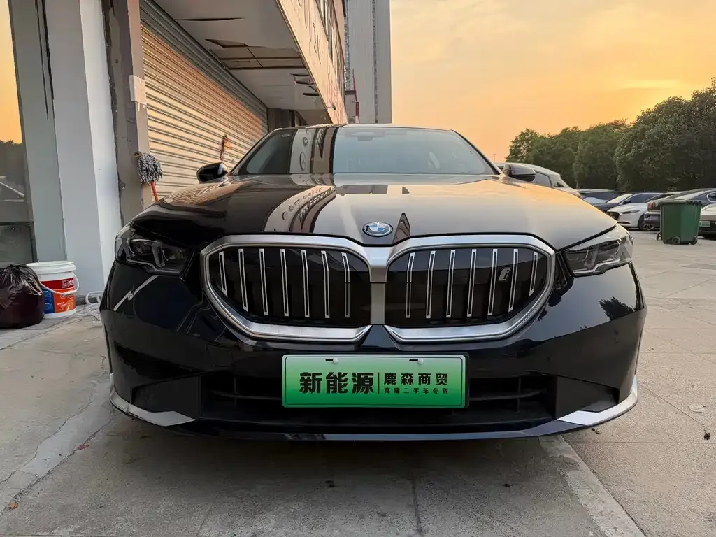 BMW i5 — фото 4