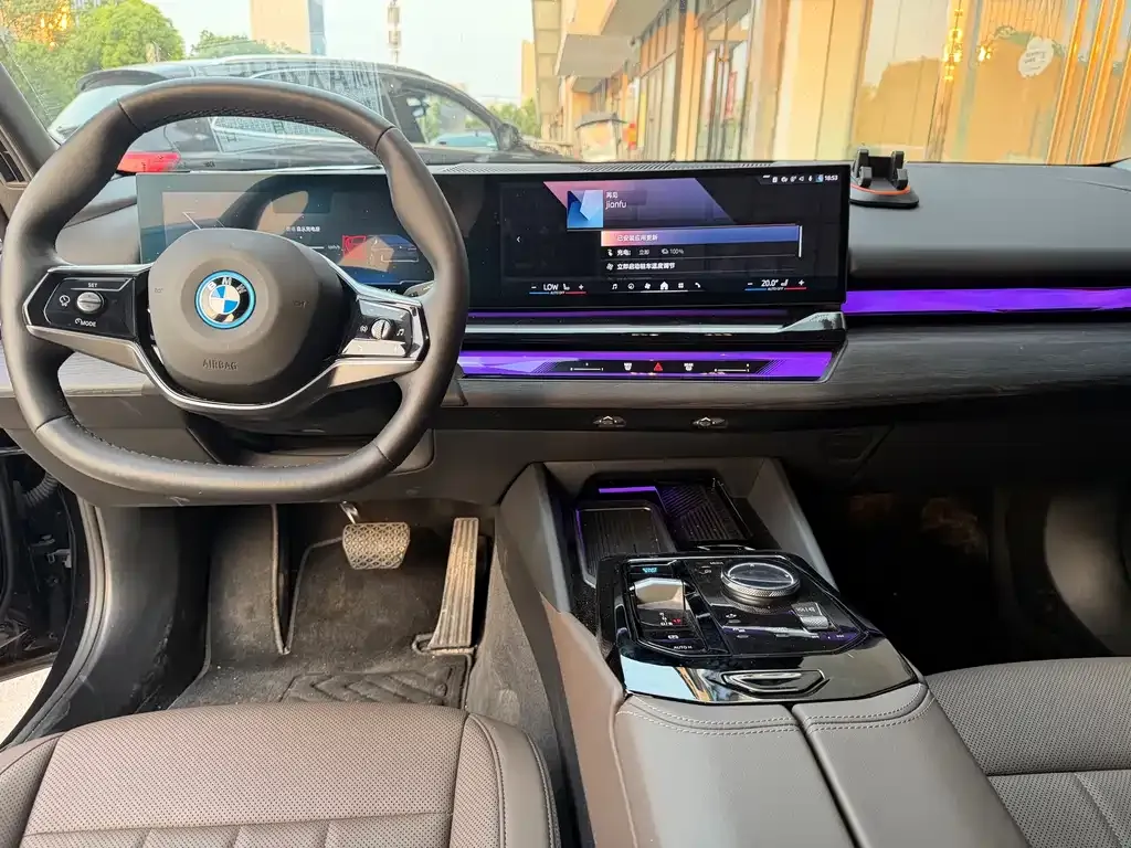 BMW i5 — фото 2