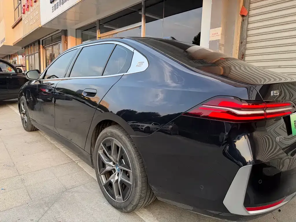 BMW i5 — фото 5
