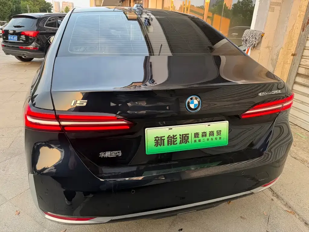 BMW i5 — фото 7