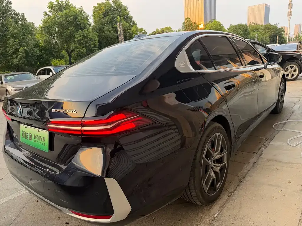 BMW i5 — фото 9