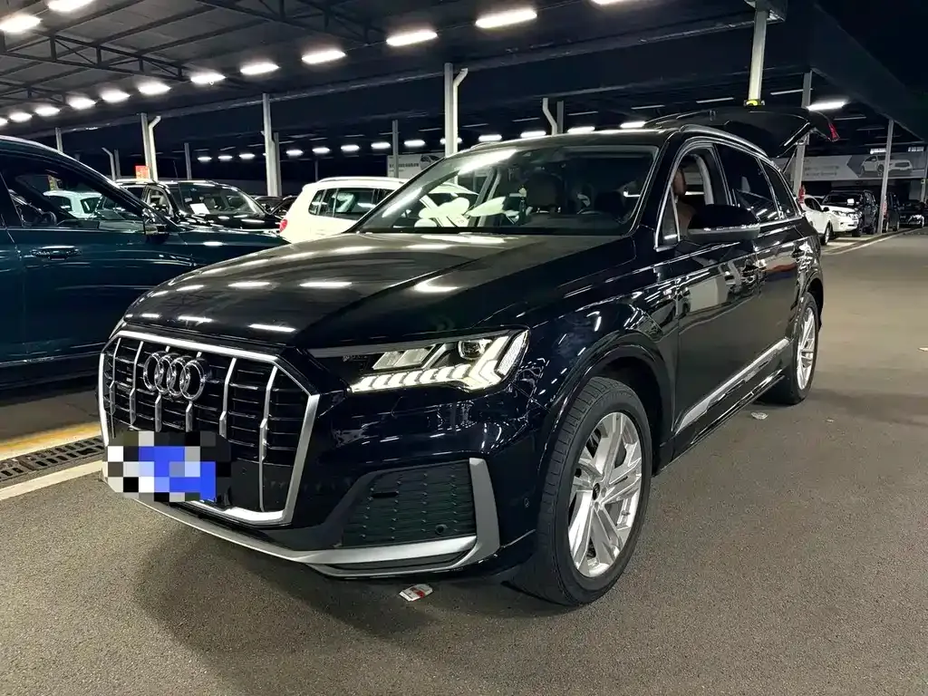 Audi Q7 — фото 1
