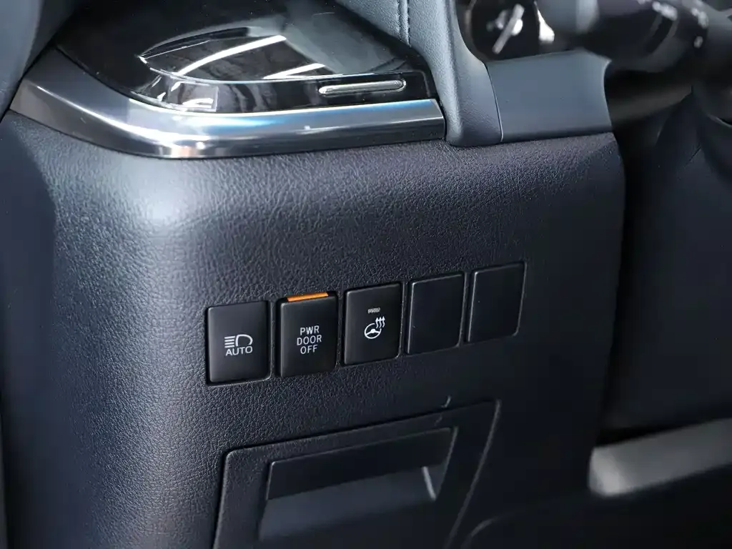 Toyota Vellfire — фото 10