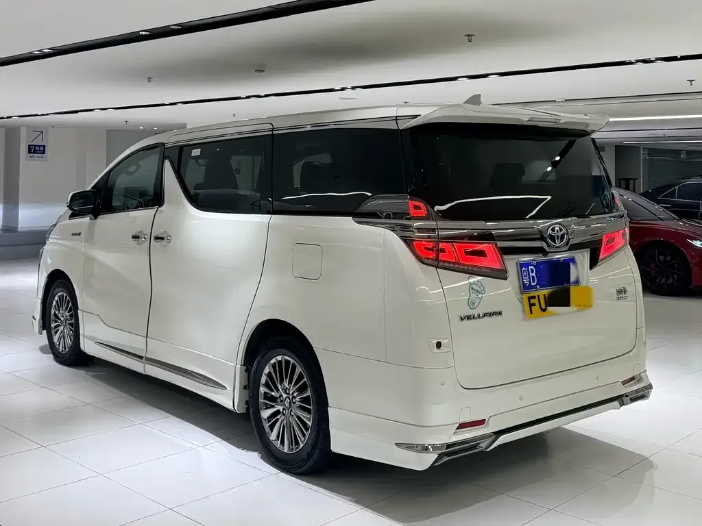 Toyota Vellfire — фото 3