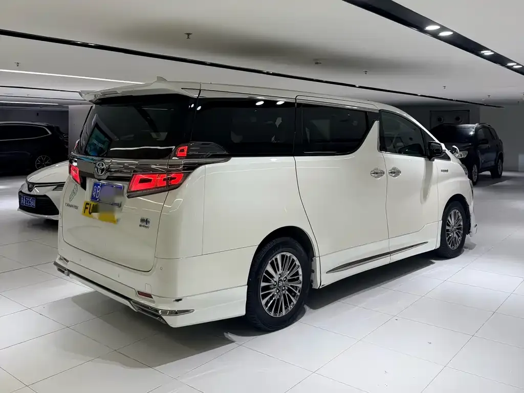 Toyota Vellfire — фото 5