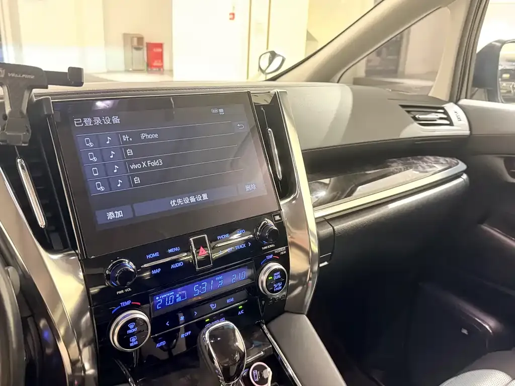 Toyota Vellfire — фото 2