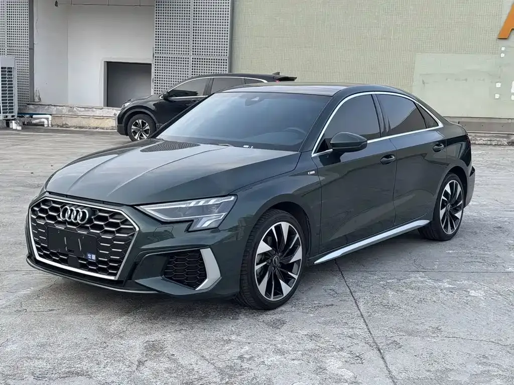 Audi A3 — фото 1