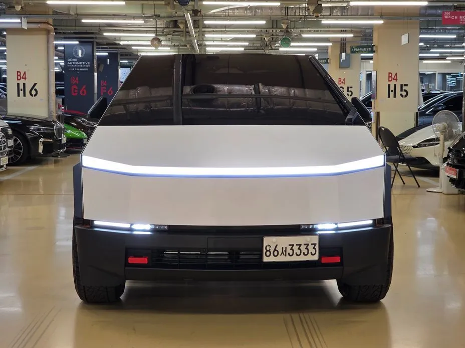 Tesla Cybertruck — фото 1