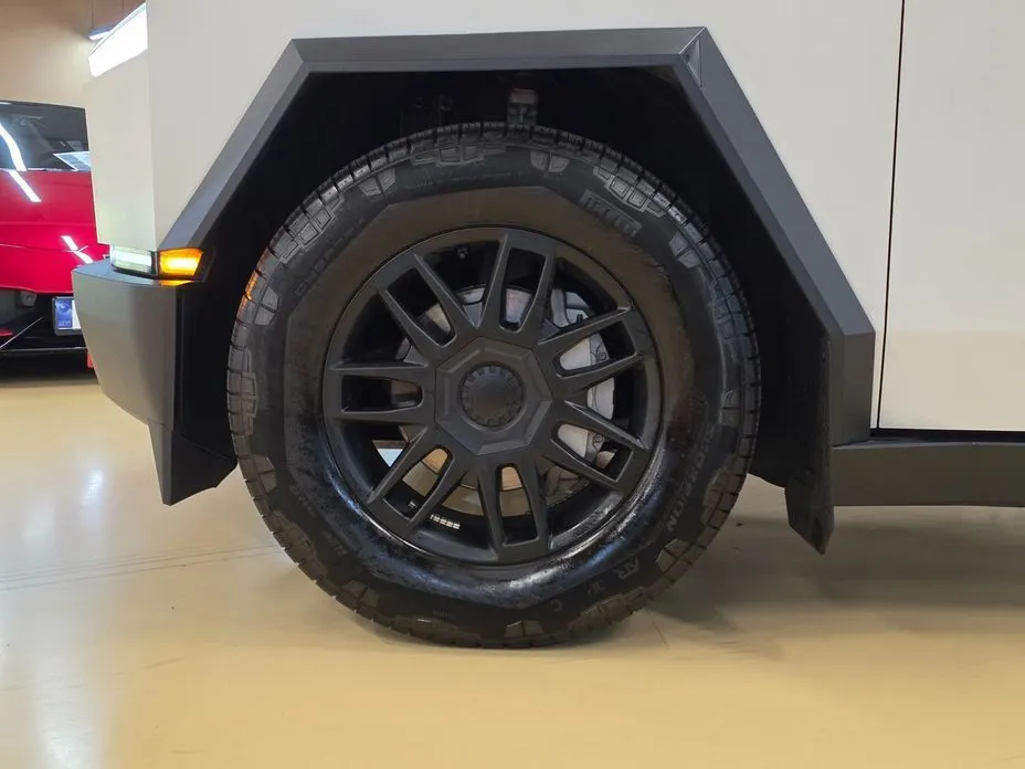 Tesla Cybertruck — фото 10