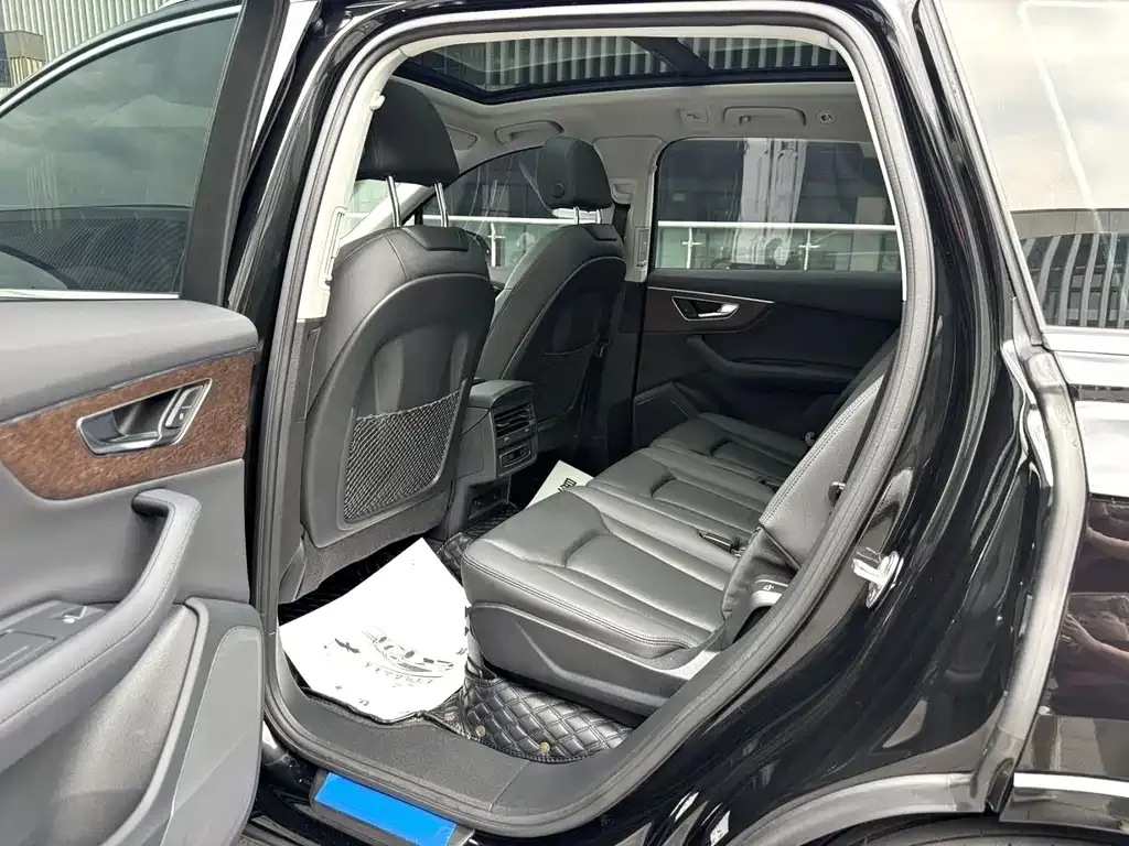 Audi Q7 — фото 7