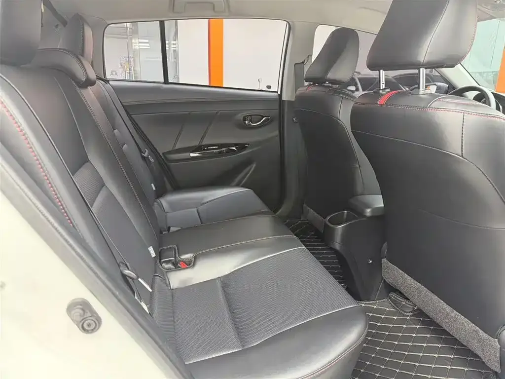 Toyota Yaris L — фото 4