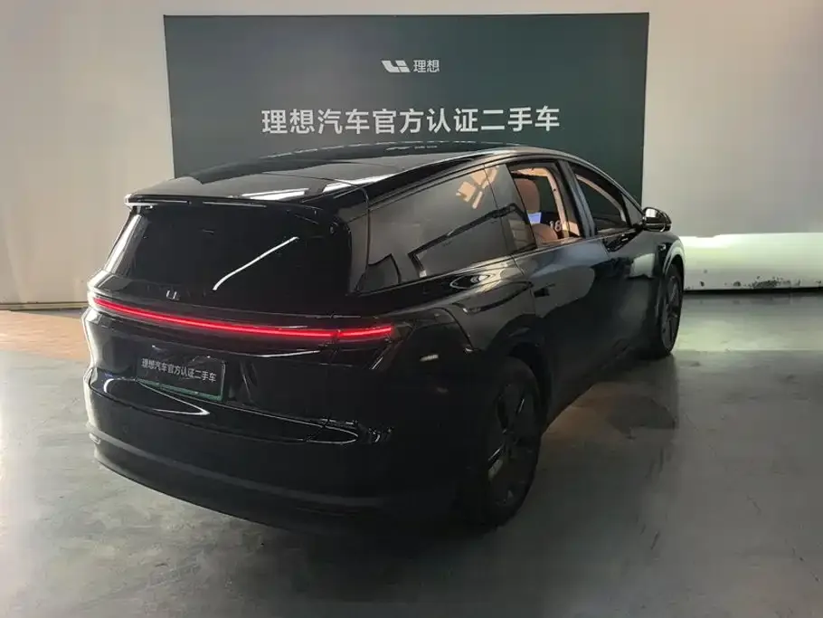 Li Auto i8 — фото 3