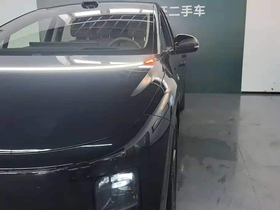 Li Auto i8 — фото 8