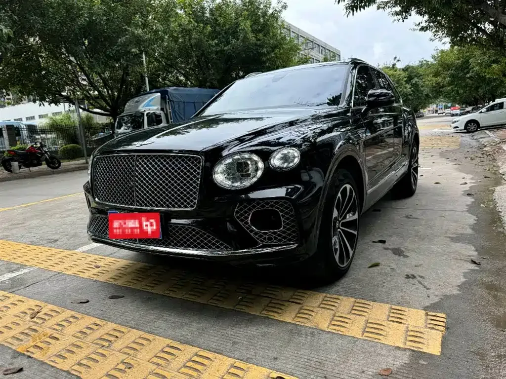 Bentley Bentayga — фото 1