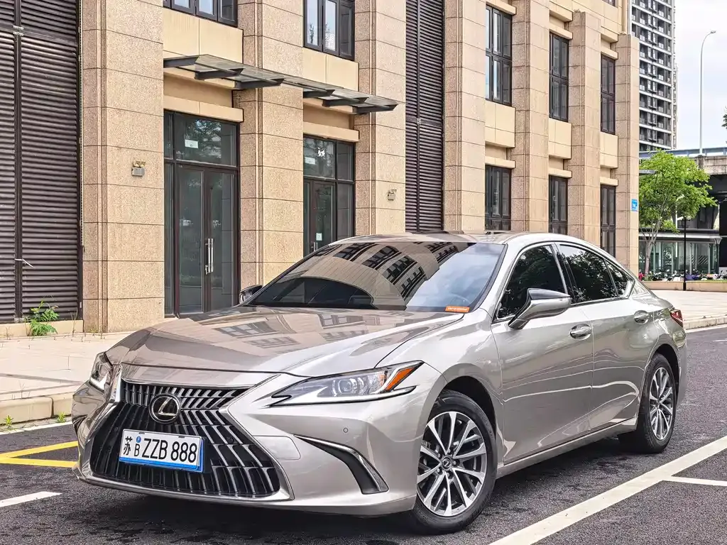 Lexus ES — фото 1