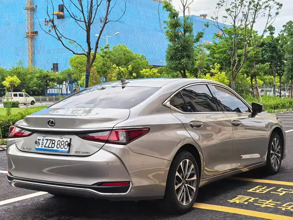 Lexus ES — фото 8