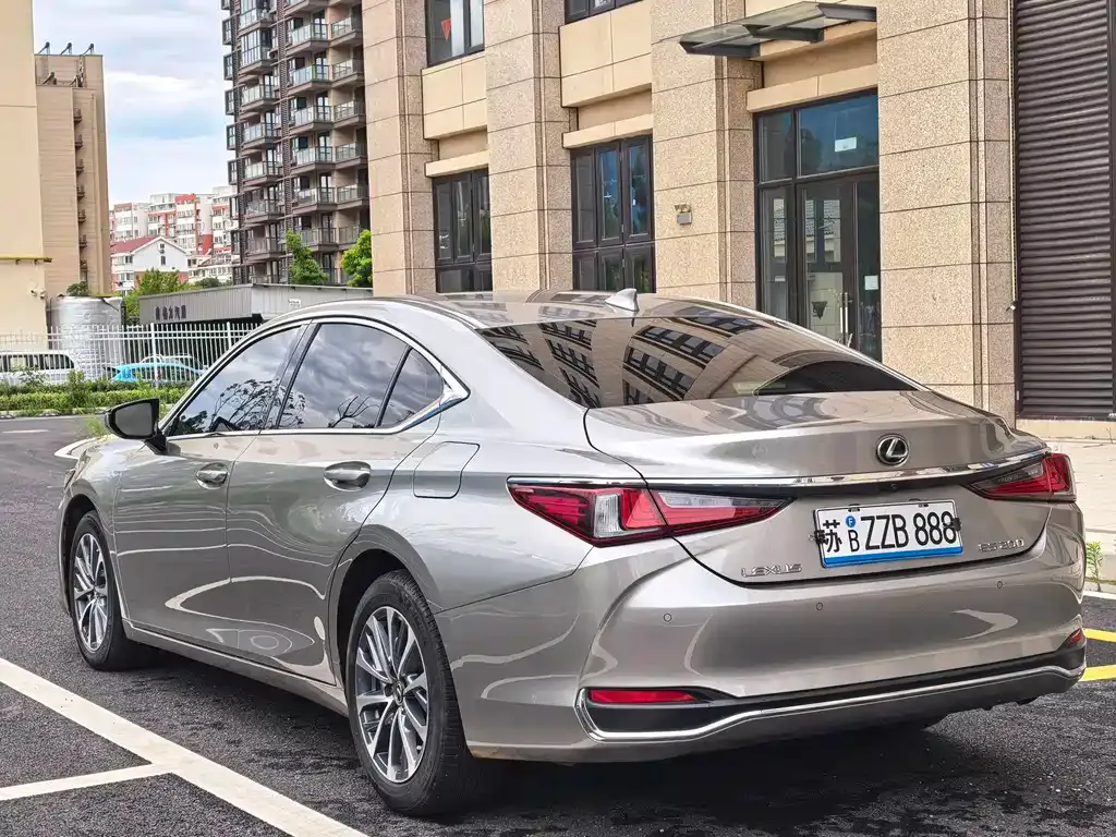 Lexus ES — фото 9