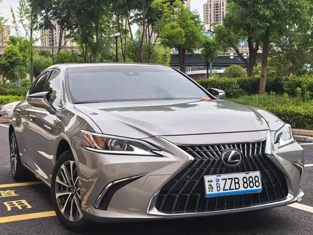 Lexus ES — фото 10