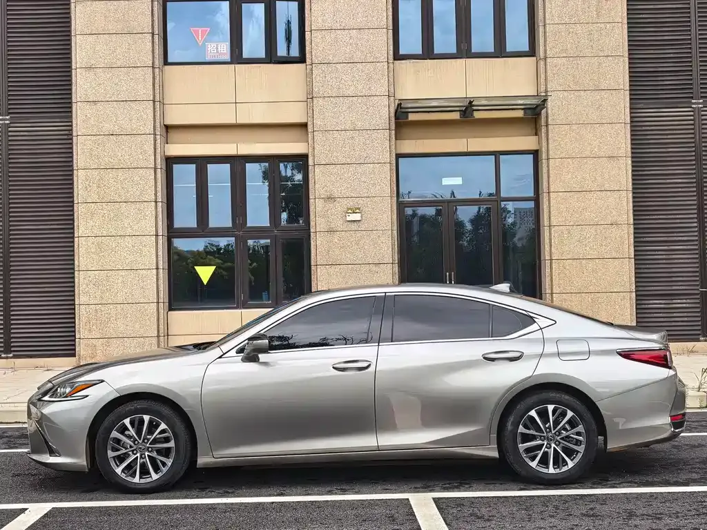 Lexus ES — фото 5
