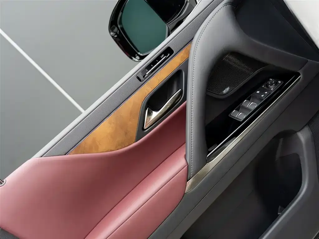 Lexus LX — фото 2