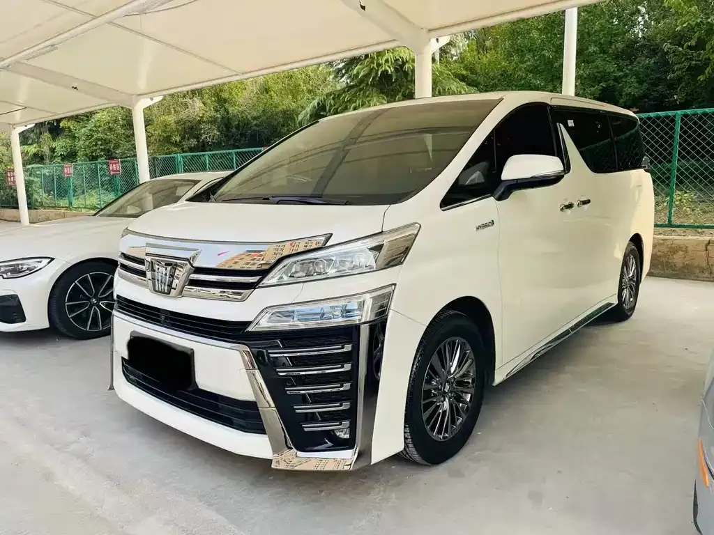 Toyota Vellfire — фото 1