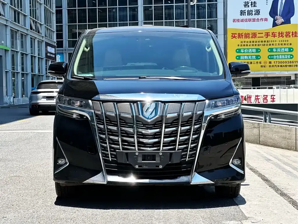 Toyota Alphard — фото 7