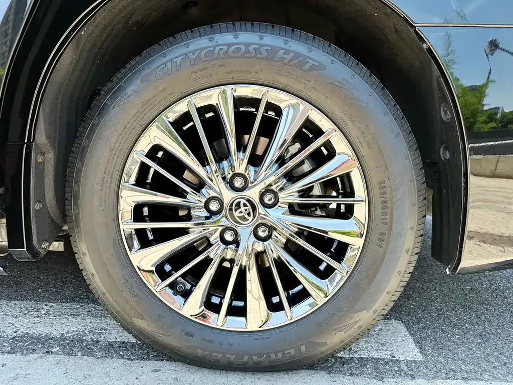 Toyota Alphard — фото 8