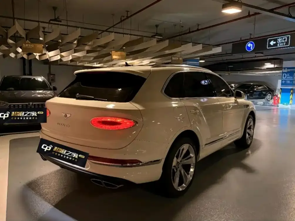 Bentley Bentayga — фото 6