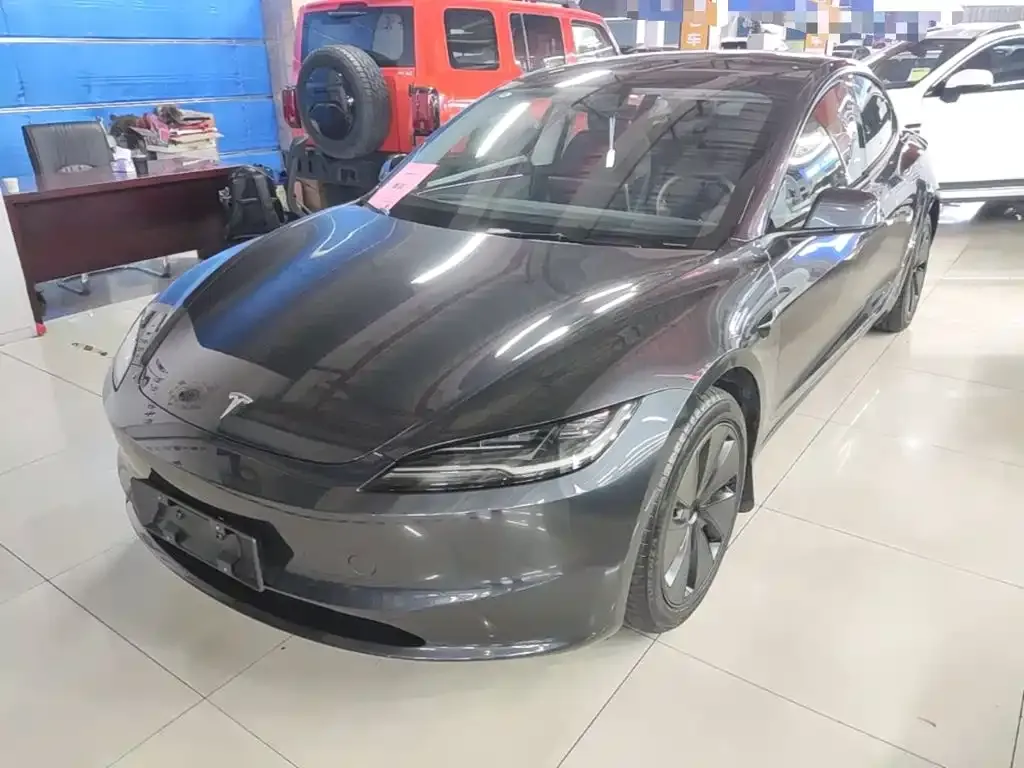 Tesla Model 3 — фото 1