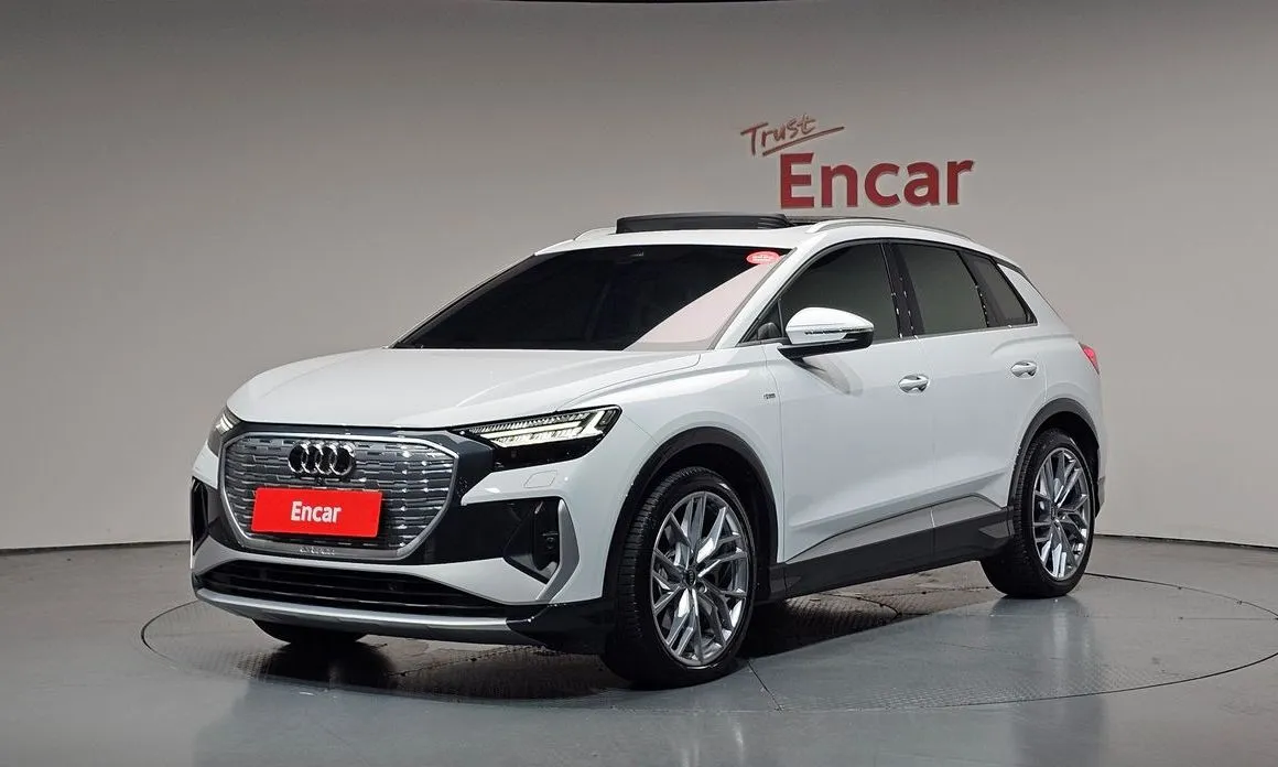 Audi Q4 e-tron — фото 1
